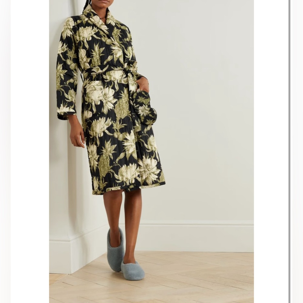 Desmond & Dempsey NWT Quilted Floral Black and Cream Women's Robe with Eye Mask